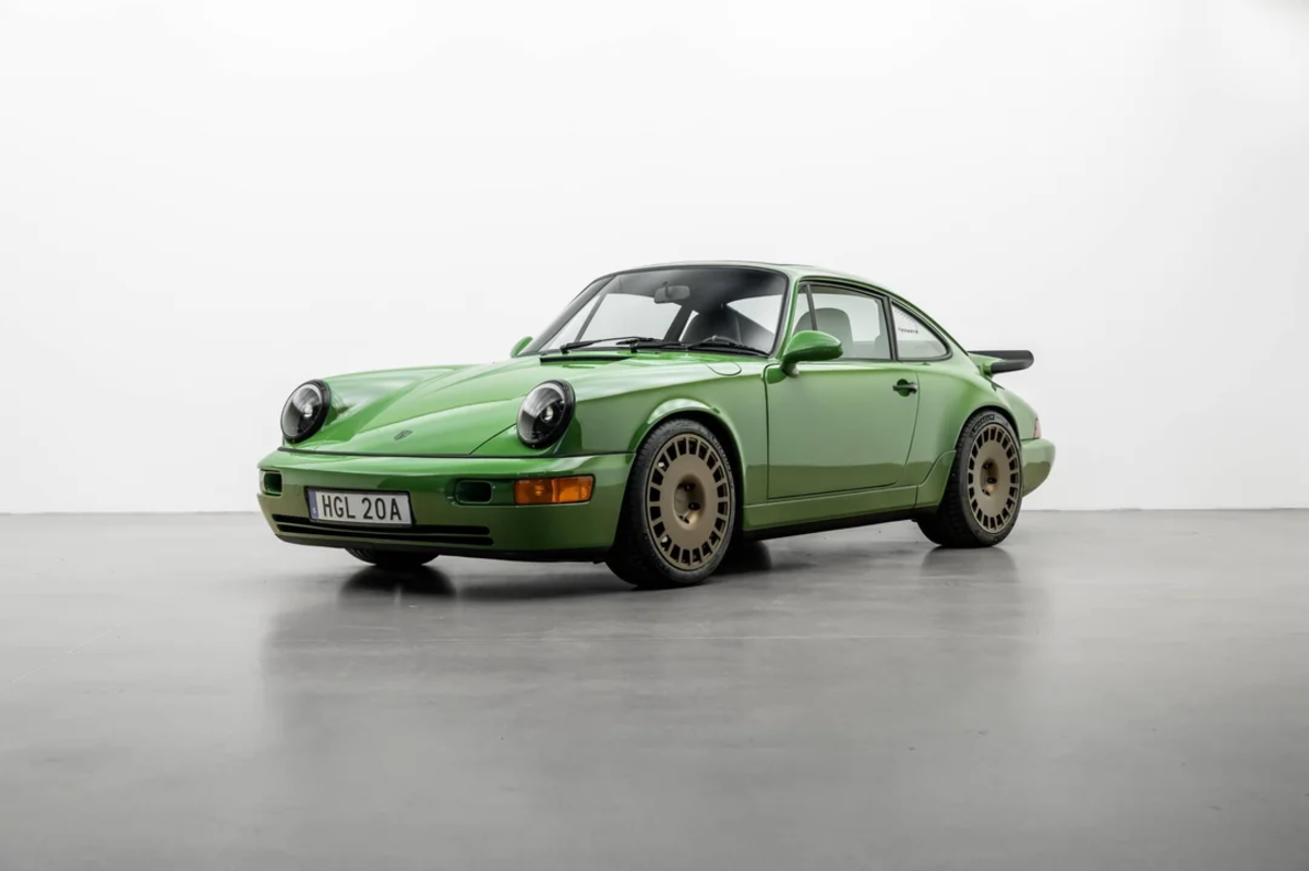 1992 Porsche Cerrera 4  — photo 1