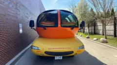 2017 Oscar Mayer Wienermobile — thumbnail 3