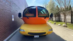2017 Oscar Mayer Wienermobile — thumbnail 3