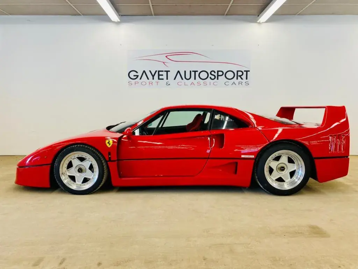 1992 Ferrari F40 — photo 1